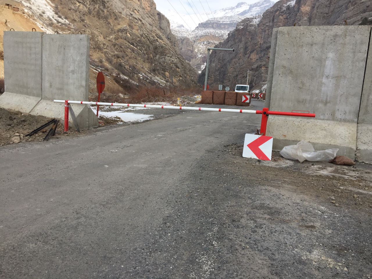 Mekanik-Manuel-Kollu-Bariyer-Hakkari-Çukurca-Sınır-Kapısı-TR-MBK07-BKR-HALLEYPARK.jpg img-20161221-wa00001